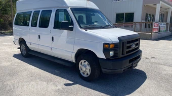 2009 Ford Super Duty E-350 Wagon XLT 138.0" WB - miniatura 14