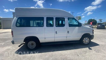 2009 Ford Super Duty E-350 Wagon XLT 138.0" WB - miniatura 15