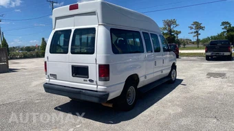 2009 Ford Super Duty E-350 Wagon XLT 138.0" WB - miniatura 16