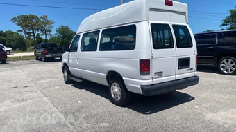 2009 Ford Super Duty E-350 Wagon XLT 138.0" WB - miniatura 18