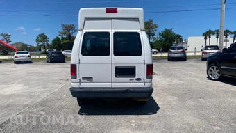 2009 Ford Super Duty E-350 Wagon XLT 138.0" WB - miniatura 19