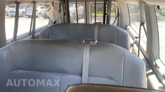 2009 Ford Super Duty E-350 Wagon XLT 138.0" WB - miniatura 6