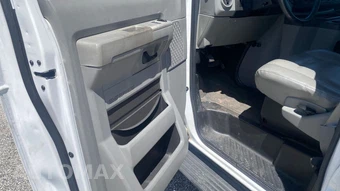 2009 Ford Super Duty E-350 Wagon XLT 138.0" WB - miniatura 9