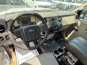 2009 Ford Super Duty F-450 Cab Chassis XL Crew Cab DRW - miniatura 11