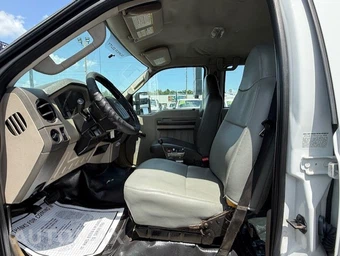 2009 Ford Super Duty F-450 Cab Chassis XL Crew Cab DRW - miniatura 12