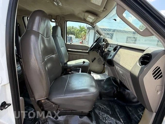 2009 Ford Super Duty F-450 Cab Chassis XL Crew Cab DRW - miniatura 16