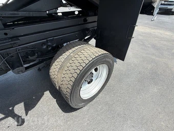2009 Ford Super Duty F-450 Cab Chassis XL Crew Cab DRW - miniatura 9