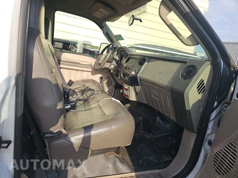2009 Ford Super Duty F-450 Cab Chassis XL Regular Cab DRW - miniatura 32