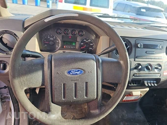 2009 Ford Super Duty F-450 Cab Chassis XL Regular Cab DRW - miniatura 34