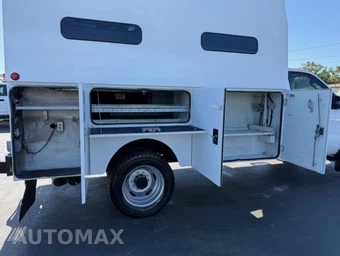 2009 Ford Super Duty F-550 Cab Chassis XL Regular Cab DRW - miniatura 11