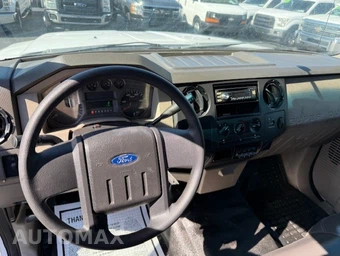 2009 Ford Super Duty F-550 Cab Chassis XL Regular Cab DRW - miniatura 16