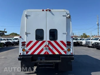 2009 Ford Super Duty F-550 Cab Chassis XL Regular Cab DRW - miniatura 6