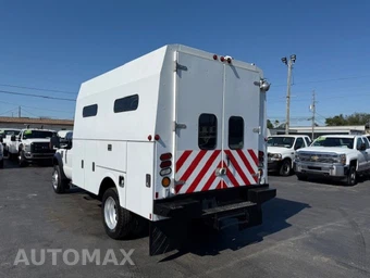 2009 Ford Super Duty F-550 Cab Chassis XL Regular Cab DRW - miniatura 7