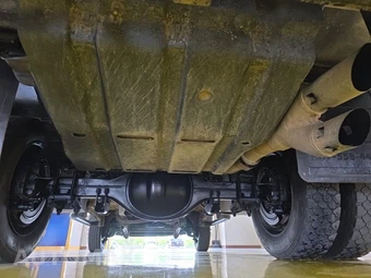 2009 Ford Super Duty F-550 Cab Chassis XL Regular Cab DRW - miniatura 14