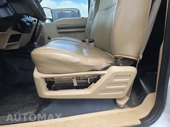 2009 Ford Super Duty F-550 Cab Chassis XL Regular Cab DRW - miniatura 17