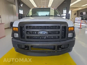 2009 Ford Super Duty F-550 Cab Chassis XL Regular Cab DRW - miniatura 2