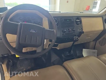 2009 Ford Super Duty F-550 Cab Chassis XL Regular Cab DRW - miniatura 8