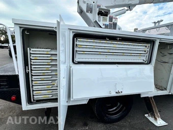 2009 Ford Super Duty F-550 Cab Chassis XL Regular Cab DRW - miniatura 12