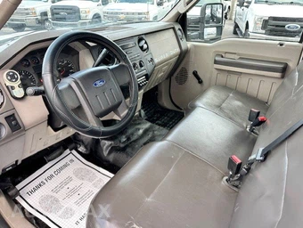 2009 Ford Super Duty F-550 Cab Chassis XL Regular Cab DRW - miniatura 17