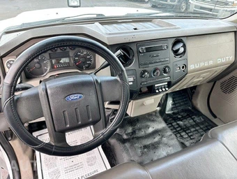 2009 Ford Super Duty F-550 Cab Chassis XL Regular Cab DRW - miniatura 18
