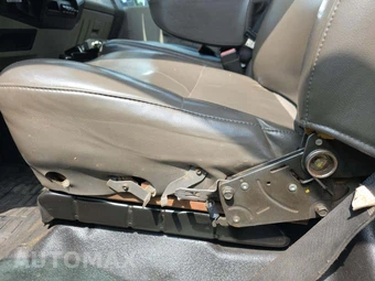 2009 Ford Super Duty F-550 Cab Chassis XLT Regular Cab DRW - miniatura 17