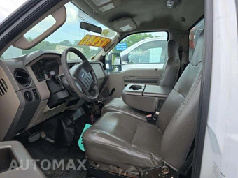 2009 Ford Super Duty F-550 Cab Chassis XLT Regular Cab DRW - miniatura 5