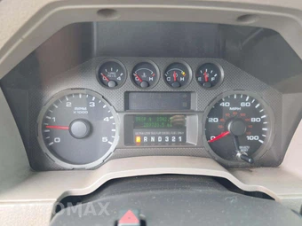 2009 Ford Super Duty F-550 Cab Chassis XLT Regular Cab DRW - miniatura 8