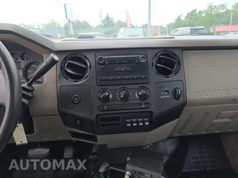 2009 Ford Super Duty F-550 Cab Chassis XLT Regular Cab DRW - miniatura 9
