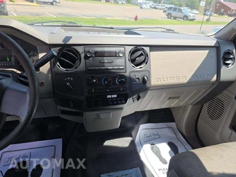 2009 Ford Super Duty F-550 Cab Chassis XLT Regular Cab DRW - miniatura 10