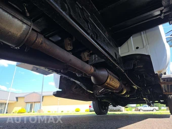 2009 Ford Super Duty F-550 Cab Chassis XLT Regular Cab DRW - miniatura 14
