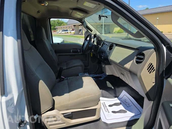 2009 Ford Super Duty F-550 Cab Chassis XLT Regular Cab DRW - miniatura 15
