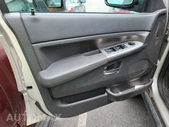 2009 Jeep Grand Cherokee Laredo - miniatura 9