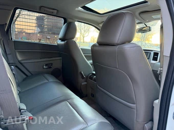 2009 Jeep Grand Cherokee Laredo - miniatura 27
