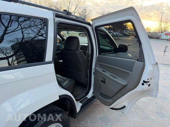 2009 Jeep Grand Cherokee Laredo - miniatura 28