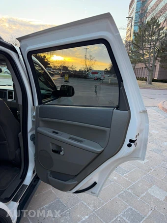 2009 Jeep Grand Cherokee Laredo - miniatura 29