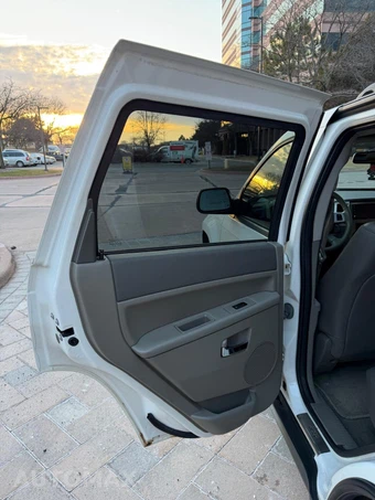 2009 Jeep Grand Cherokee Laredo - miniatura 33