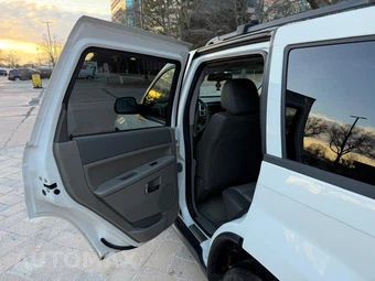 2009 Jeep Grand Cherokee Laredo - miniatura 49