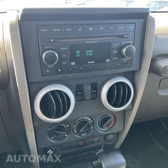 2009 Jeep Wrangler Sahara - miniatura 12