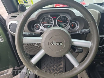 2009 Jeep Wrangler Sahara - miniatura 10