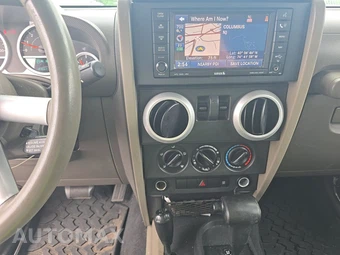 2009 Jeep Wrangler Sahara - miniatura 11