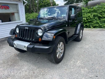 2009 Jeep Wrangler Sahara - miniatura 3