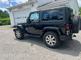 2009 Jeep Wrangler Sahara - miniatura 4