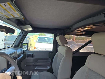 2009 Jeep Wrangler Sahara - miniatura 11