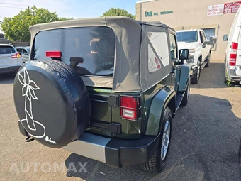 2009 Jeep Wrangler Sahara - miniatura 3