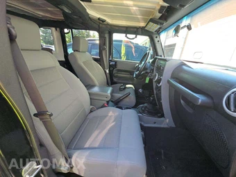 2009 Jeep Wrangler Unlimited Sahara – miniatura 18