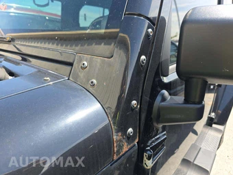 2009 Jeep Wrangler Unlimited Sahara – miniatura 24