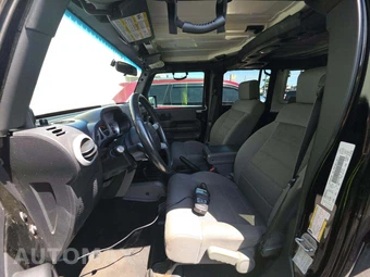 2009 Jeep Wrangler Unlimited Sahara – miniatura 6