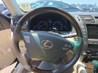 2009 Lexus LS 460 – miniatura 10