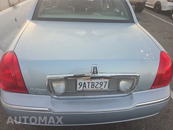 2009 Lincoln Town Car Signature Limited – miniatura 16