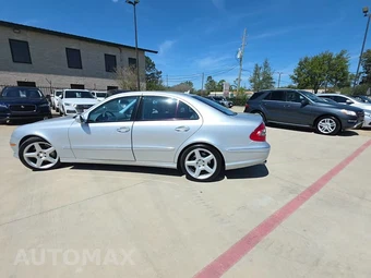 2009 Mercedes-Benz E 350 Sedan - miniatura 3